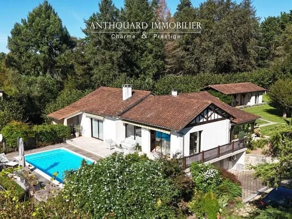 Sur les hauteurs de Lalinde, maison de qualité