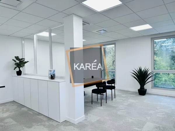 Local professionnel 83 m²