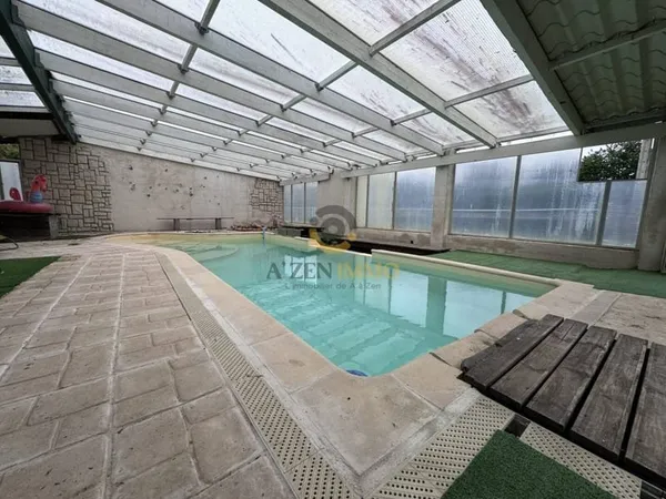 Maison 8 pièces 256 m²