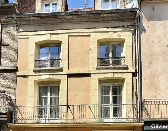 Immeuble de rapport rénové de 132.91m² Emplacement idéal à deux
