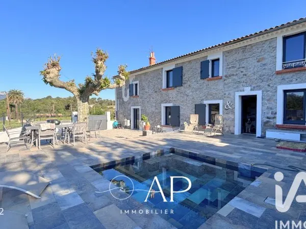 Maison 9 pièces 250 m²