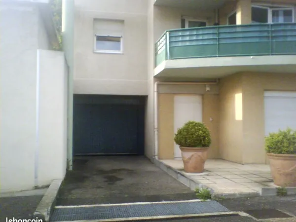 Place de Parking mécanisée en s/sol accès par bip