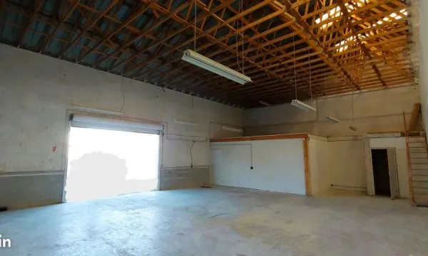 Entrepôt activité / stockage 150 m² (Peyrolles-en-Provence 13860)