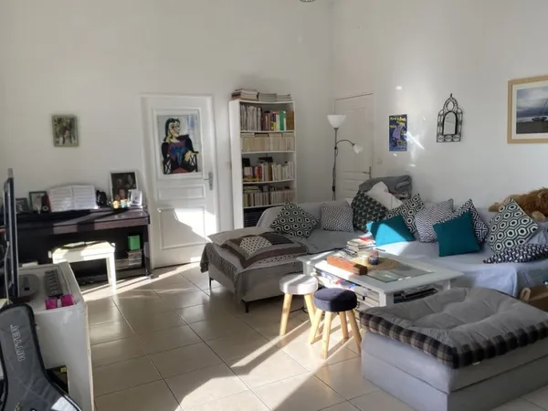 À vendre - Charmant appartement 3 pièces lumineux avec terrasse et parking - 70 m²