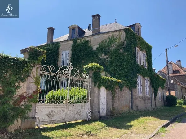 A VENDRE PROPRIETE DE 211M2 à IVRY EN MONTAGNE VAL-MONT 25 K