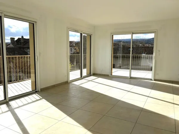 MONTBRISON 42600 Appartement neuf (jamais habité) 126 m² habitables 3 chambres, garage, place de par