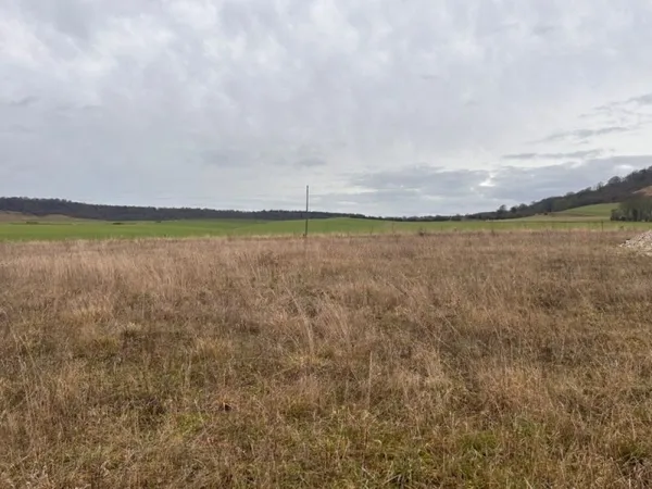 Terrain 748 m²