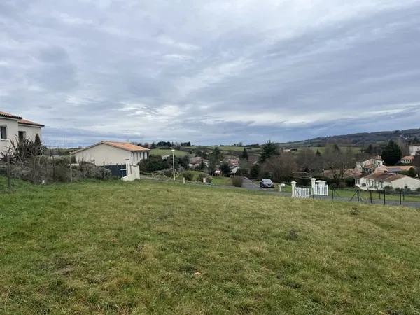 Terrain constructible 819 m²