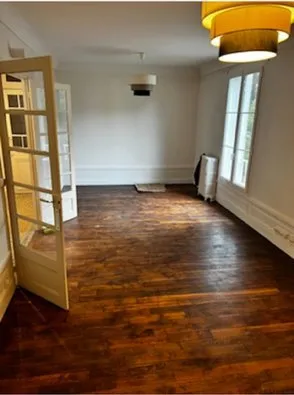 ACHAT-VENTE JOLIE MAISON AVEC GARAGE CENTRE VILLE MONTMOREN