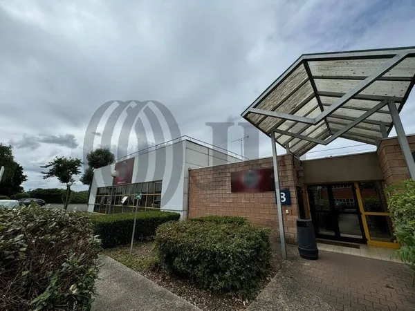 Local d'activité 988 m²