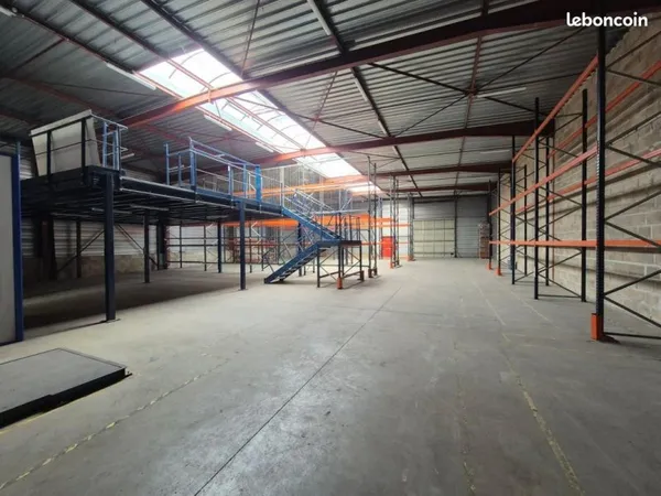 Local d'activité 892 m²