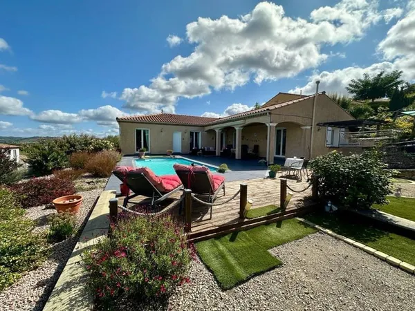 Villa 4 chambres, clé en main avec vues panoramiques, jardin et piscine à Limoux