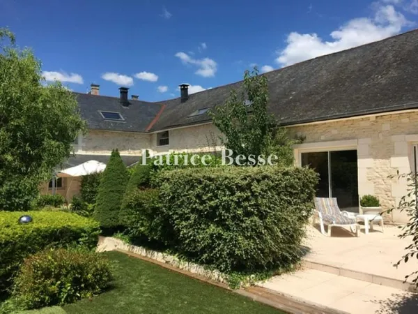 Maison 9 pièces 330 m²