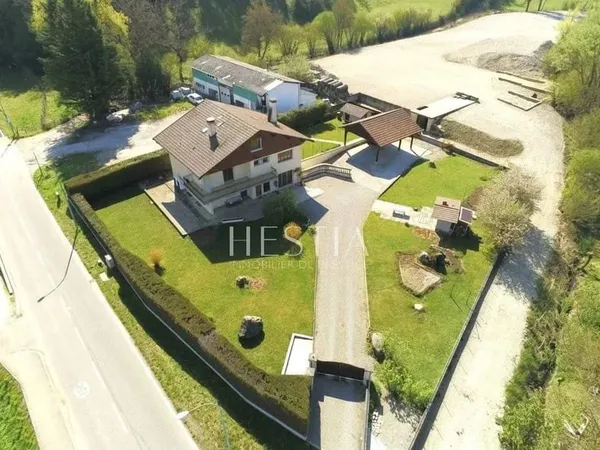 Maison 7 pièces 256 m²
