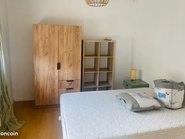 Chambre en colocation meublée - 80 m²