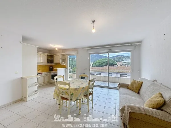 GRAND 2 PIECES 43M2 - CENTRE VILLE - GARAGE