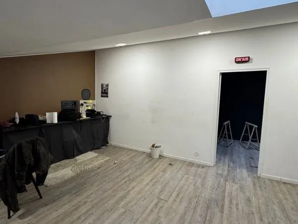 Espace créatif 3 pièces 45 m² en mezzanine - Bureau / Post-prod / Studio photo - 2 min RER - 1200 CC