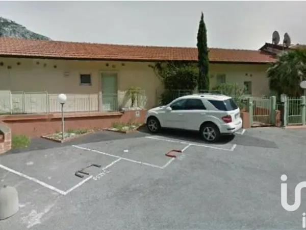 Parking 13 m²