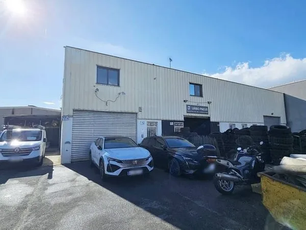 Local d'activité 185 m²