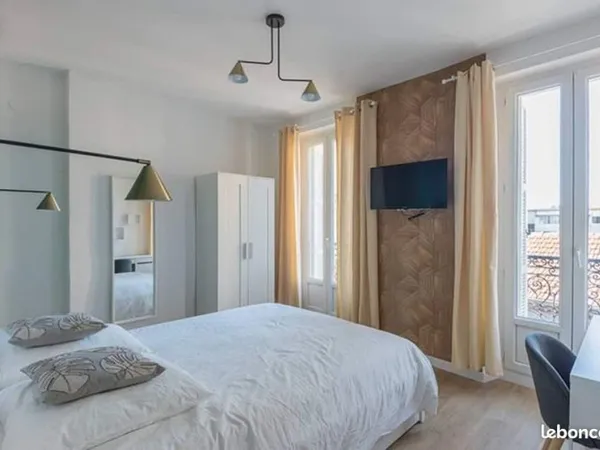 Chambre meublée tout confort - Colocation calme à Longchamp / Cinq-Avenues - 515 charges comprises