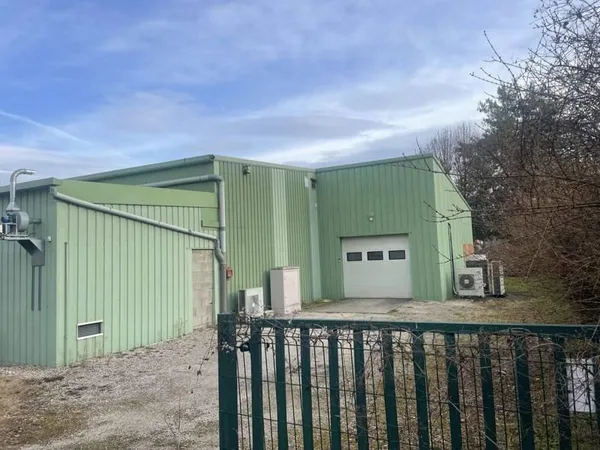Local d'activité 815 m²