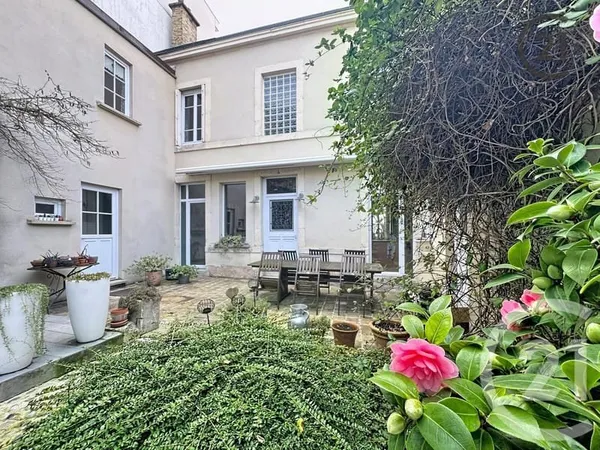 Maison 9 pièces 227 m²