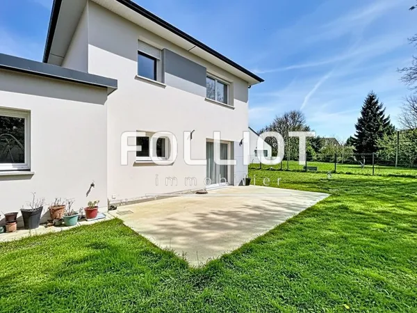 Maison à vendre à Parigné - 5 pièces, 4 chambres, excellent état