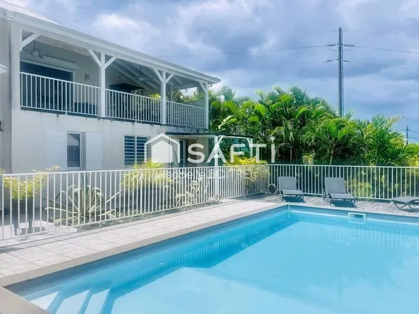 Maison récente 120 m² avec piscine et vue - Bouillante