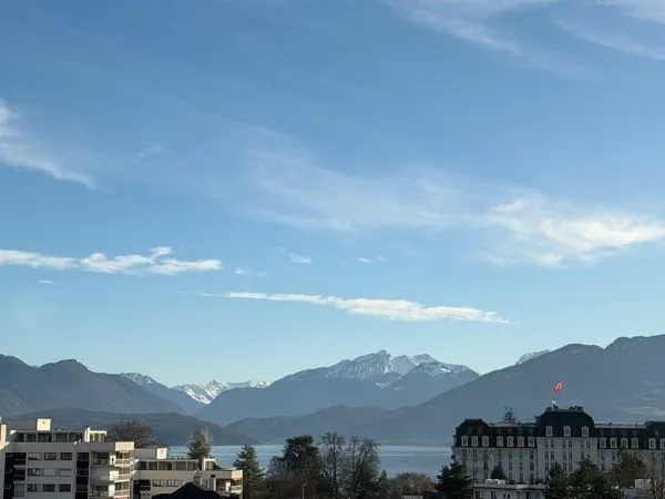 Annecy-le-Vieux Albigny - Dernier étage avec ascenseur - Vue lac - T4 rénové à neuf