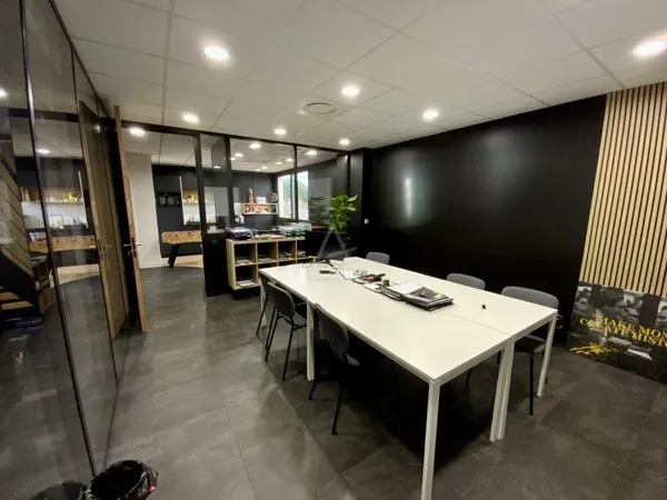 Bureaux 5 pièces 166 m²