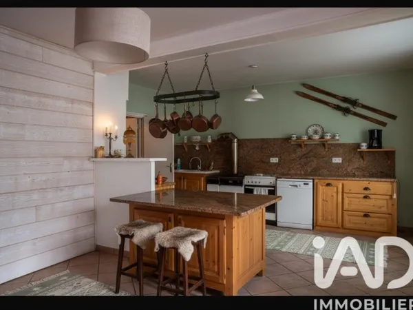 Maison 5 pièces 260 m²