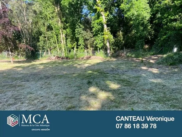 Terrain 608 m²