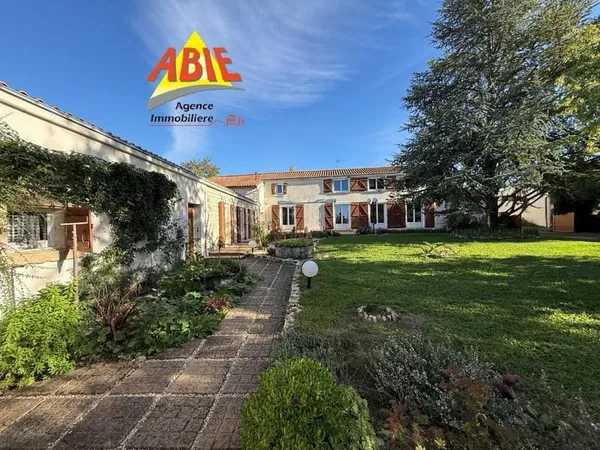À vendre Belle propriété familiale à BENET