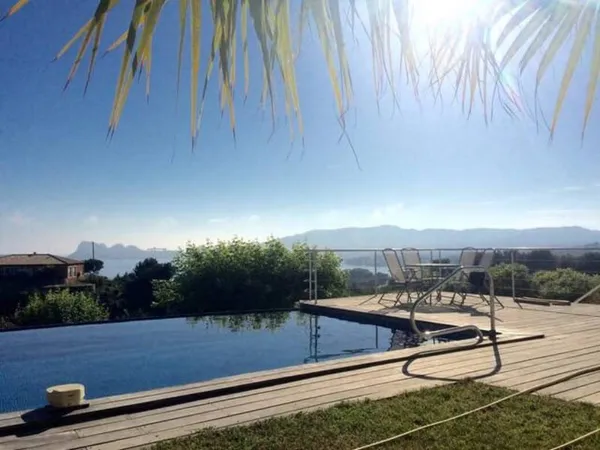 Villa 10 pièces 270 m²