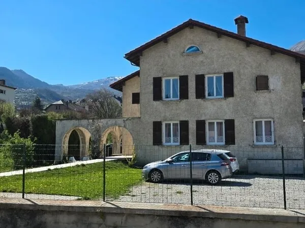 Maison avec 4 appartements