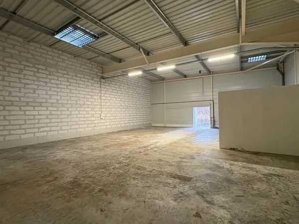 Local d'activité 220 m²