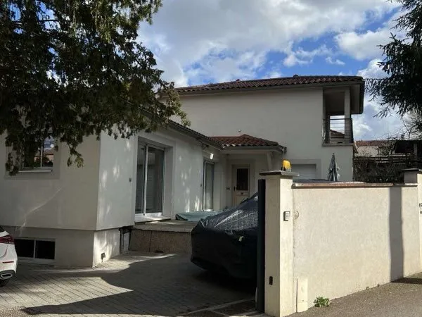 Maison 3 étages 196 m2 Saint-Genis-Laval