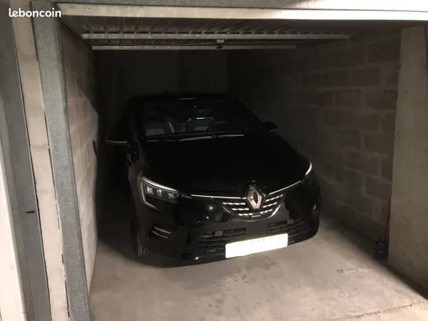 Box auto proche RER Sceaux et Fontenay aux roses, libre de suite, en sous-sol résidence de standing