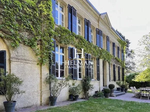 Maison 12 pièces 320 m²
