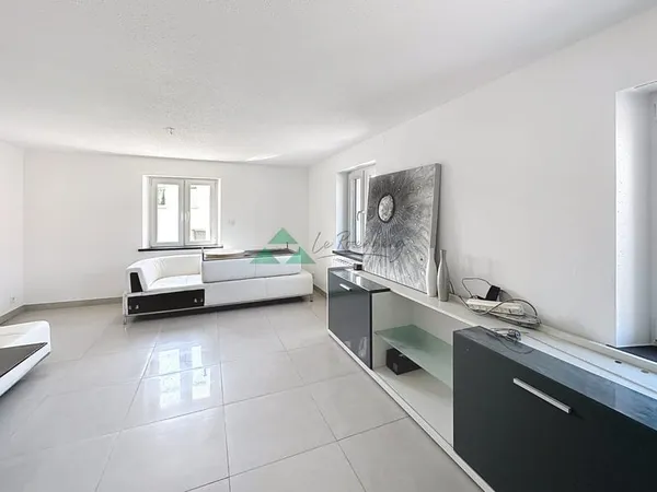 Maison rénovée avec grands volumes et fort potentiel à Hégen