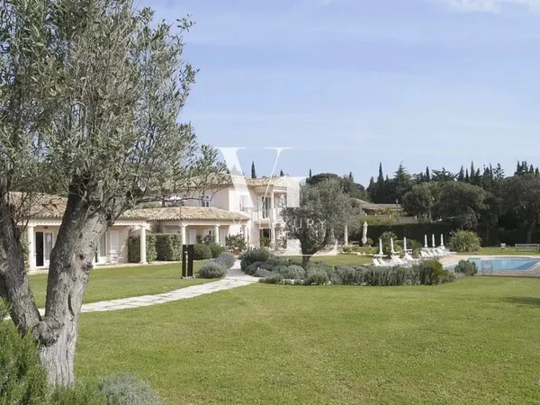Manoir 614 m²