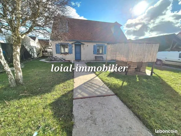 LAVERSINES Village agréable et calme avec toutes les commodités écoles, créche, pôle santé, alimenta