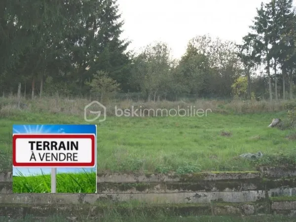 TERRAIN : 1150m² Cadre verdoyant vue vers la forêt