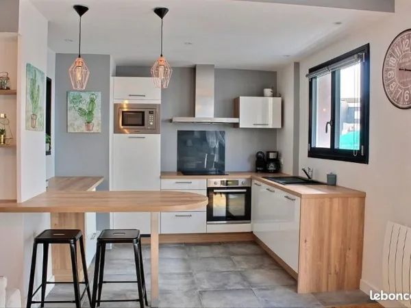 Appartement T2 750euro Hors eau électricité. Appartement meublé Résidence propre et sécurisée rue du