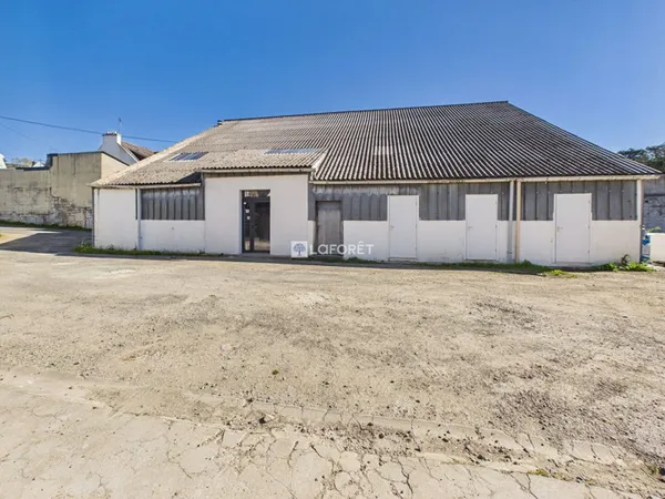 Local commercial 6 pièces 200 m²