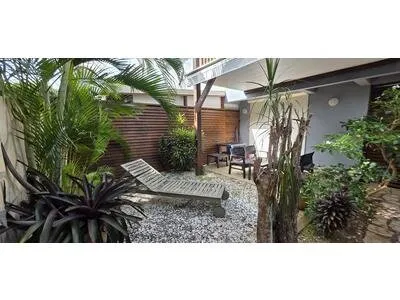 BEL APPARTEMENT de type 2 MEUBLE en RDJ