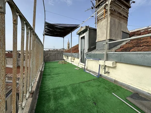 Appartement sous les toits avec une très belle terrasse