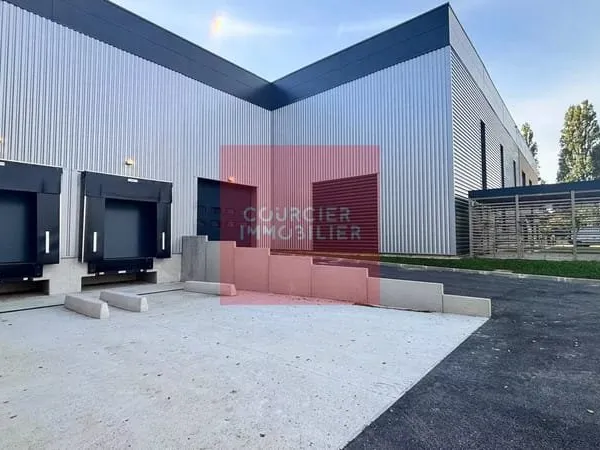 TRAPPES (78) - A LOUER LOCAL D'ACTIVITES 2206M²