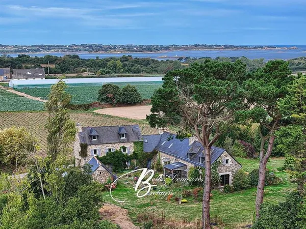 A vendre demeure du Xvii ème proche bord de mer Presqu'ile sauvage