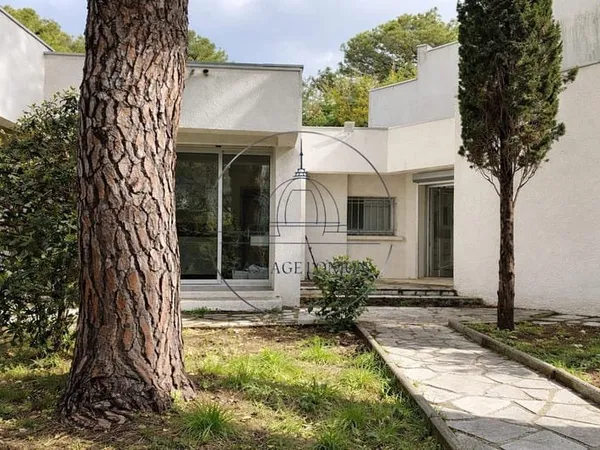 Villa avec piscine sur 1209m2 de terrain